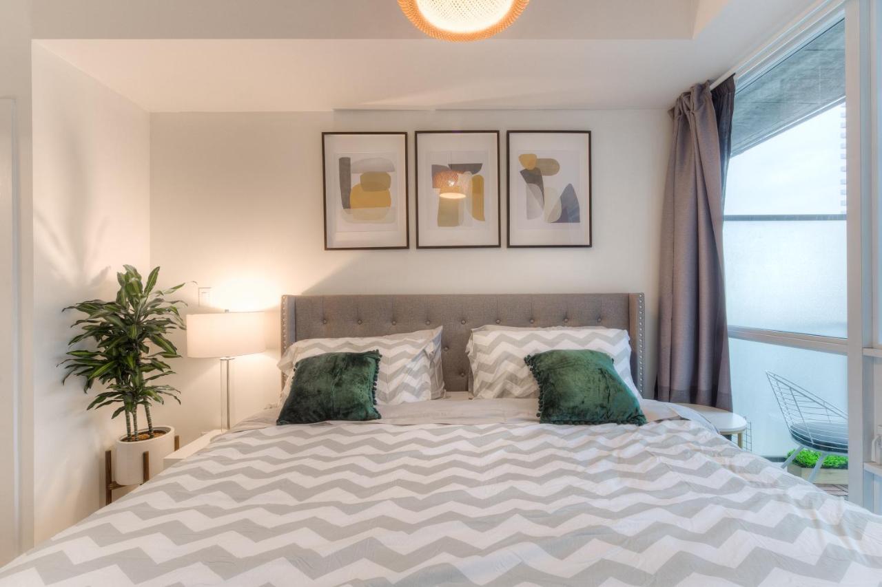 Stylish Newly Furnished Condo With Beautiful Lake View Toronto Luaran gambar