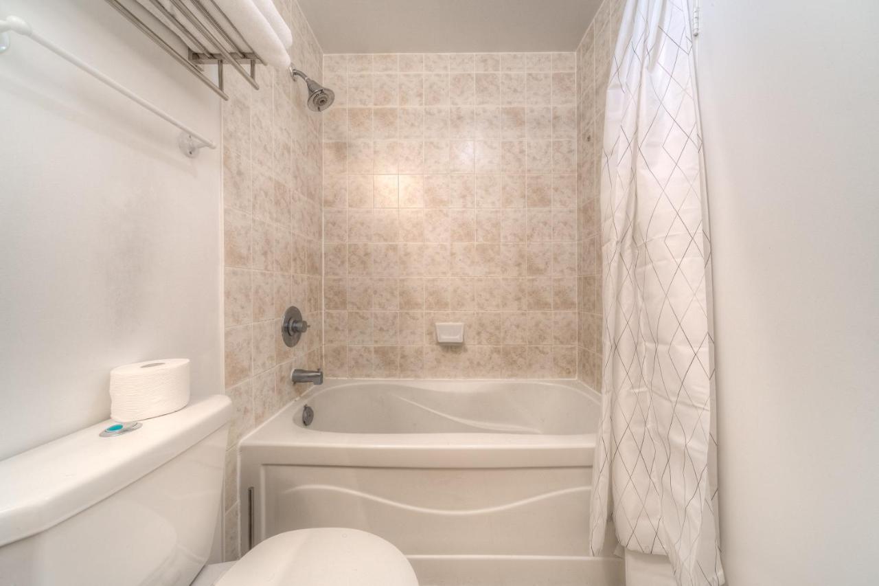 Stylish Newly Furnished Condo With Beautiful Lake View Toronto Luaran gambar