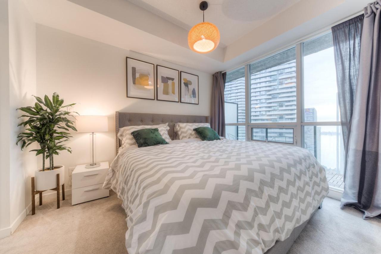 Stylish Newly Furnished Condo With Beautiful Lake View Toronto Luaran gambar