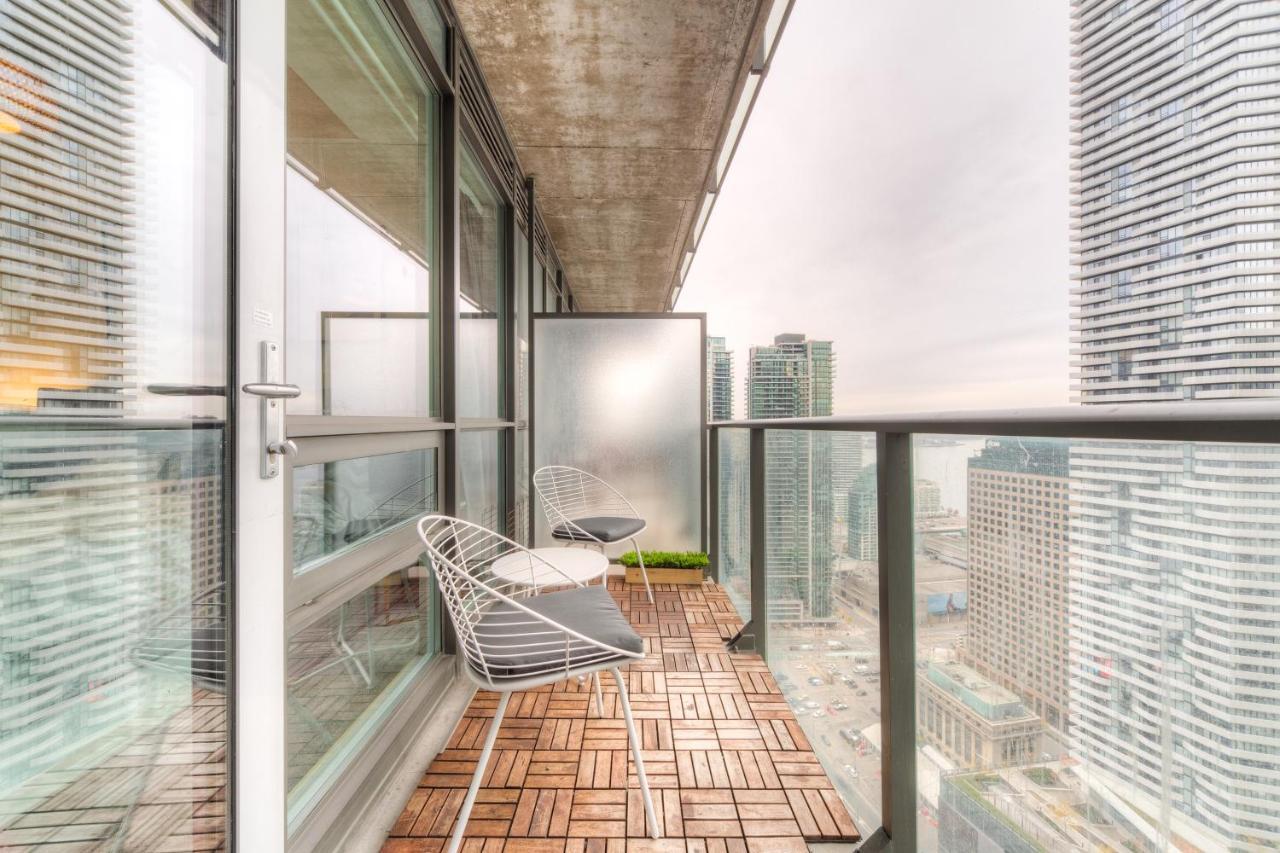 Stylish Newly Furnished Condo With Beautiful Lake View Toronto Luaran gambar